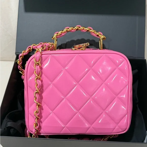 Rare🎀Chanel Barbie Pink 24K gold plated Hardwear vanity‼️ Bag charm Not included - Picture 2 of 16